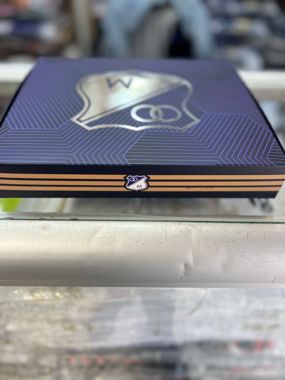 Miniatura 2 de CAJA DE PRESENTACION MILLONARIOS 2025